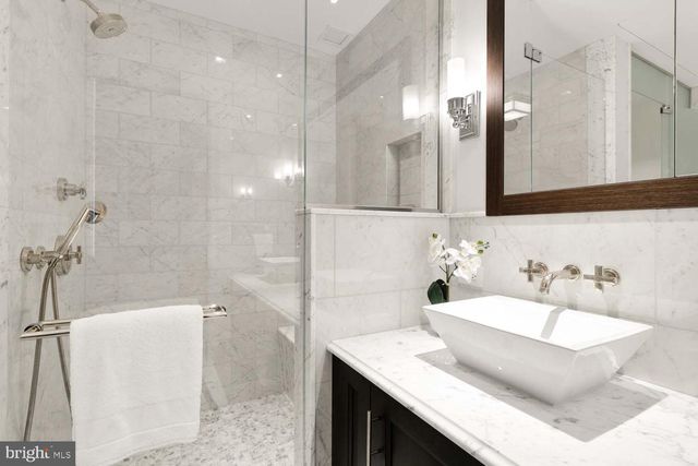 300 International Dr Unit 2003, Baltimore, MD 21202