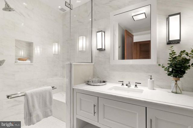 300 International Dr Unit 2003, Baltimore, MD 21202