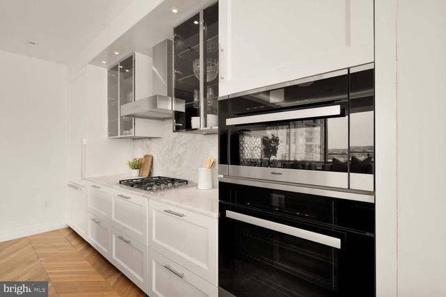 300 International Dr Unit 2003, Baltimore, MD 21202