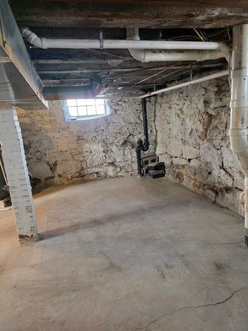 33 Plain St, Fall River, MA 02723