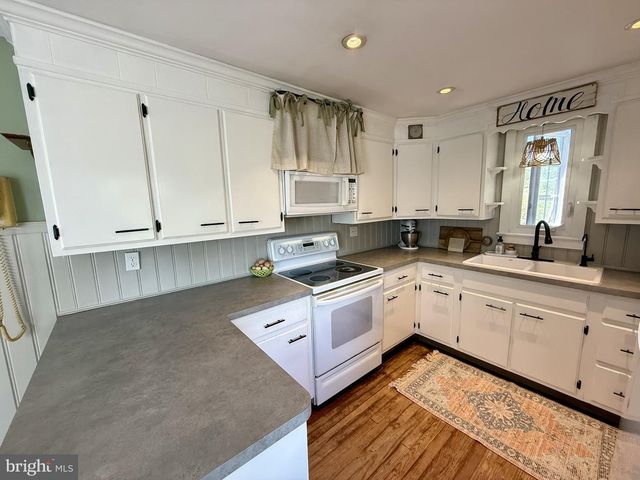 990 S RIDGE RD, Denver, PA 17517