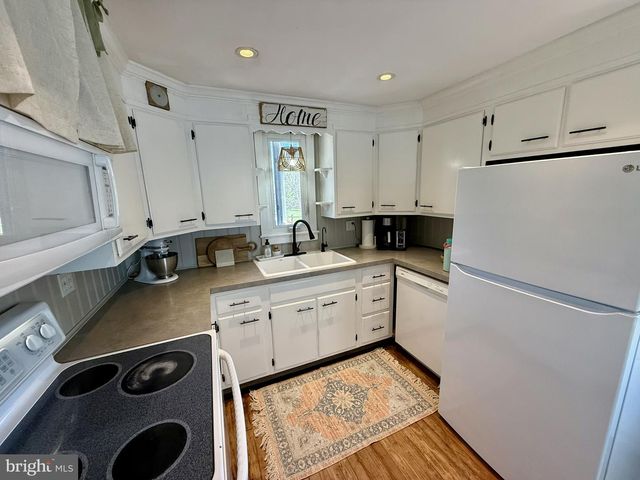 990 S RIDGE RD, Denver, PA 17517