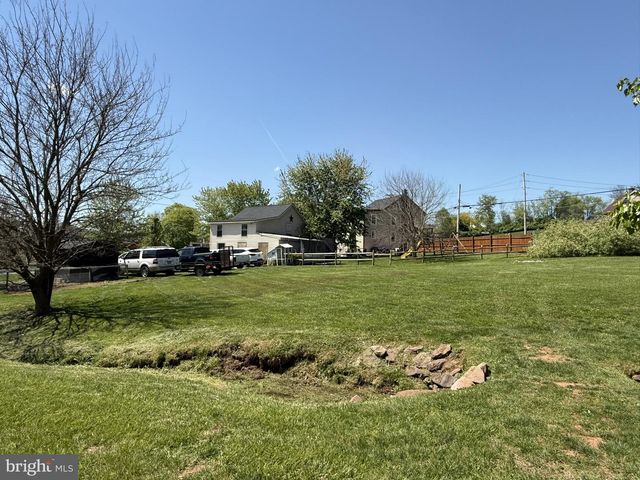 990 S RIDGE RD, Denver, PA 17517