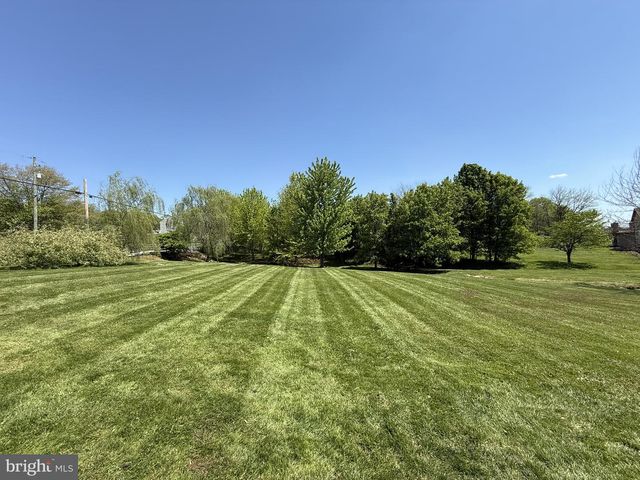 990 S RIDGE RD, Denver, PA 17517