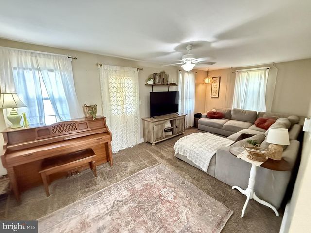 990 S RIDGE RD, Denver, PA 17517