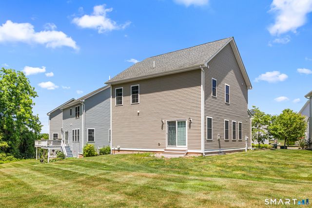47 Lexington Gardens 47, North Haven, CT 06473