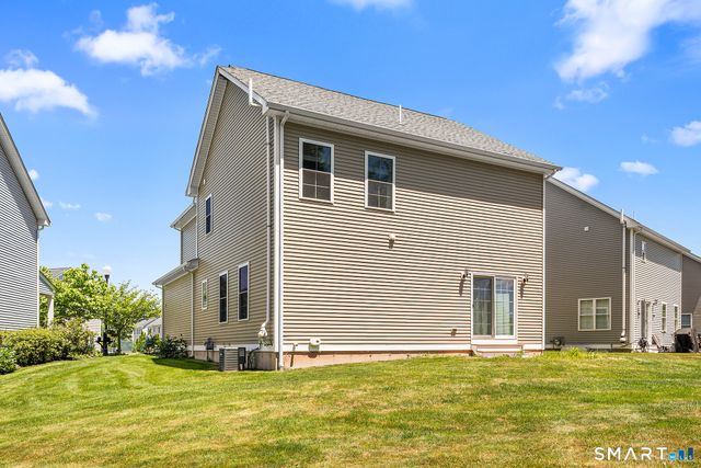 47 Lexington Gardens 47, North Haven, CT 06473