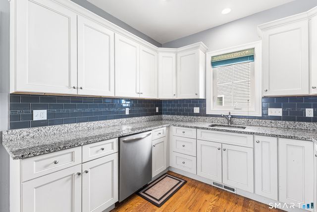 47 Lexington Gardens 47, North Haven, CT 06473