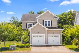47 Lexington Gardens 47, North Haven, CT 06473