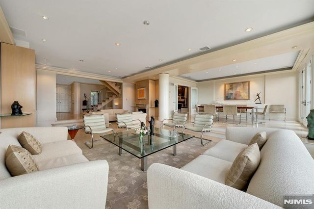 4 Ascot Way, Fort Lee, NJ 07024