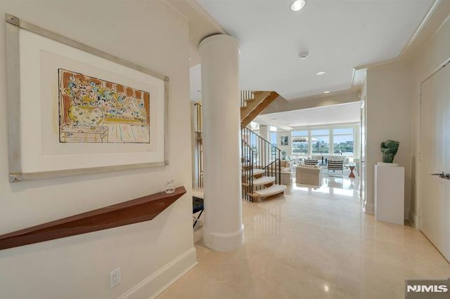 4 Ascot Way, Fort Lee, NJ 07024
