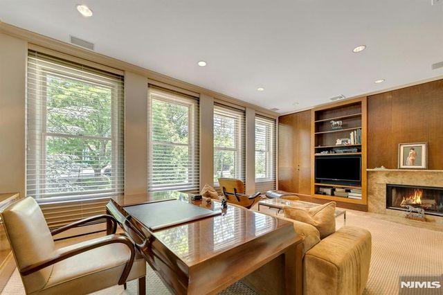 4 Ascot Way, Fort Lee, NJ 07024
