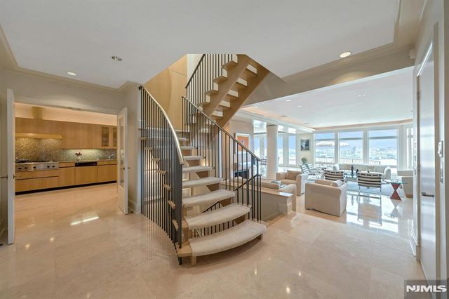 4 Ascot Way, Fort Lee, NJ 07024