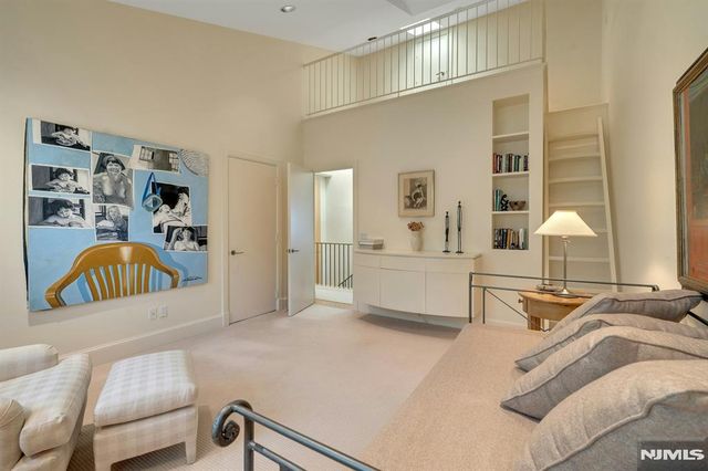 4 Ascot Way, Fort Lee, NJ 07024