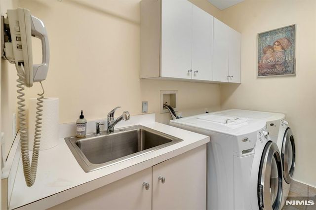 4 Ascot Way, Fort Lee, NJ 07024