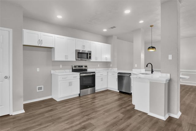 5715 Streamside Drive, Arlington, TX 76018