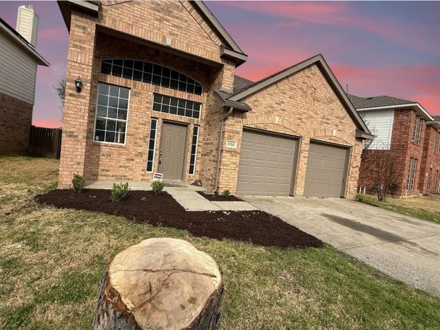 5715 Streamside Drive, Arlington, TX 76018