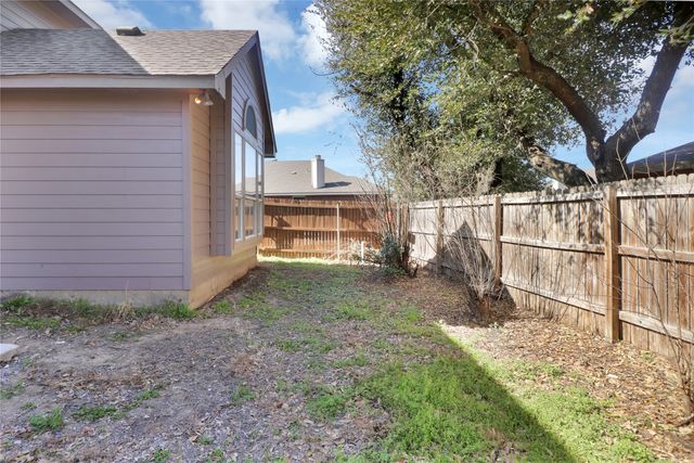5715 Streamside Drive, Arlington, TX 76018