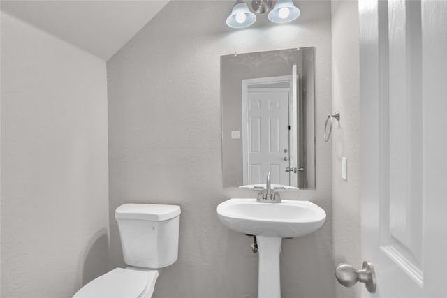 5715 Streamside Drive, Arlington, TX 76018