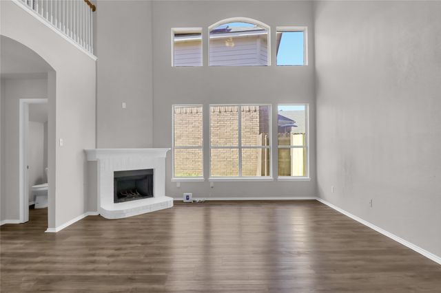 5715 Streamside Drive, Arlington, TX 76018