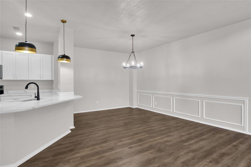 5715 Streamside Drive, Arlington, TX 76018