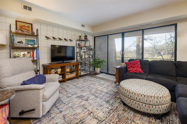 4902 University Avenue 225, Des Moines, IA 50311