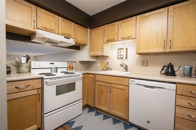 4902 University Avenue 225, Des Moines, IA 50311