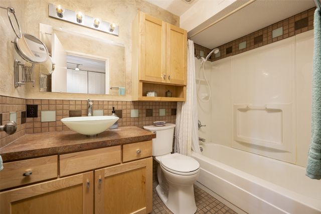 4902 University Avenue 225, Des Moines, IA 50311