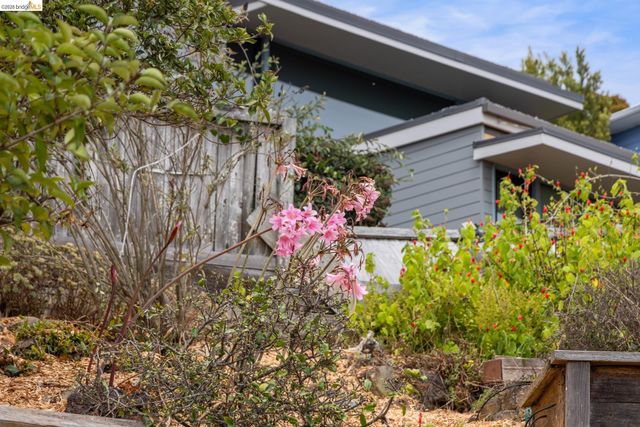 663 Grizzly Peak Blvd, Berkeley, CA 94708