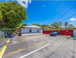 669 NW 28th St 6, Miami, FL 33127
