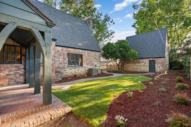 823 W Lodi Ave, Lodi, CA 95240