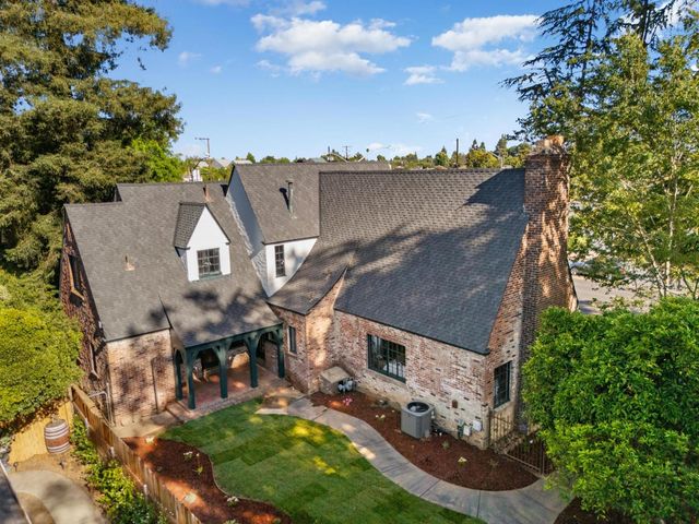 823 W Lodi Ave, Lodi, CA 95240