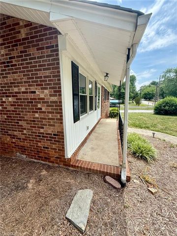 130 Arlington Avenue, Jonesville, NC 28642