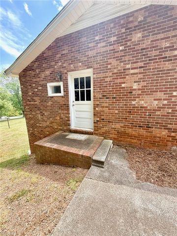 130 Arlington Avenue, Jonesville, NC 28642