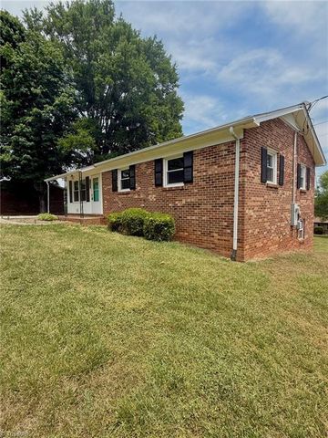 130 Arlington Avenue, Jonesville, NC 28642