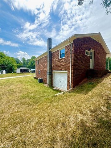 130 Arlington Avenue, Jonesville, NC 28642