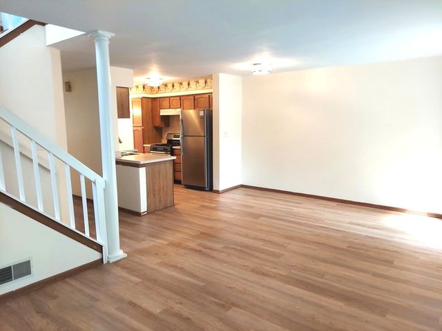 1935 APPALOOSA Drive, Naperville, IL 60565