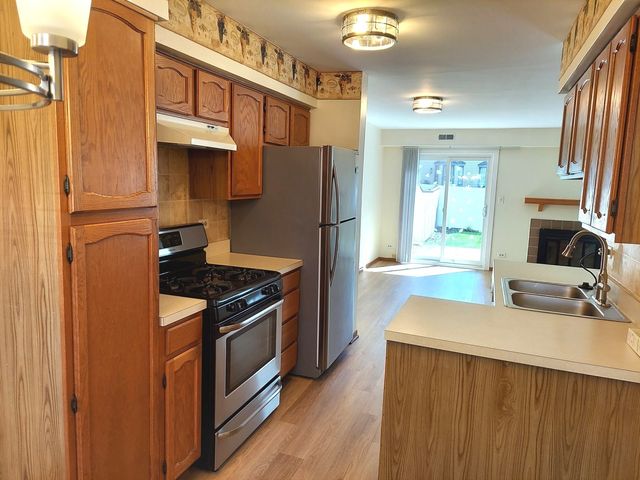 1935 APPALOOSA Drive, Naperville, IL 60565