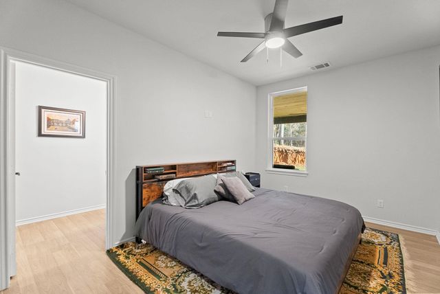 18654 Quiet Anchor Ln, Flint, TX 75762