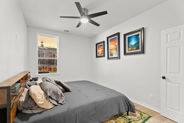 18654 Quiet Anchor Ln, Flint, TX 75762