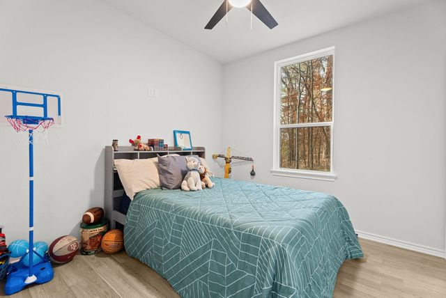 18654 Quiet Anchor Ln, Flint, TX 75762