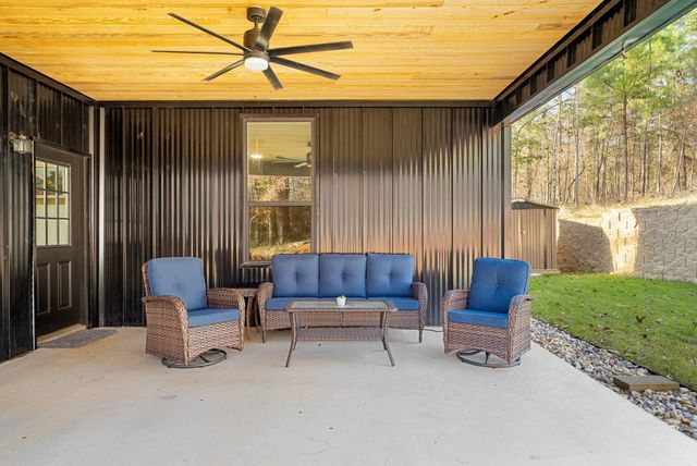 18654 Quiet Anchor Ln, Flint, TX 75762