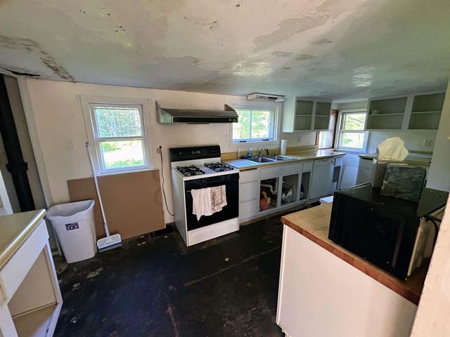 558 Second NH Turnpike, Hillsborough, NH 03244