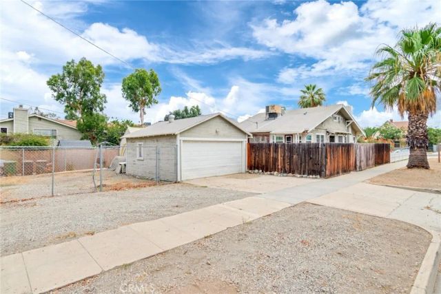 624 S Victoria, Corona, CA 92879