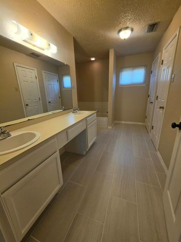 5503 Thunderbird ST B, Lago Vista, TX 78645