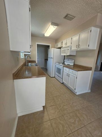 5503 Thunderbird ST B, Lago Vista, TX 78645
