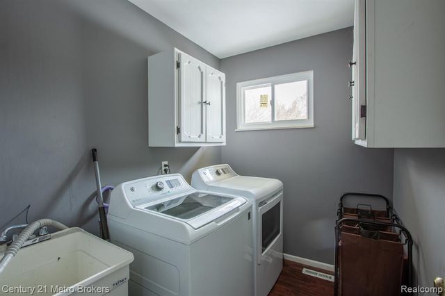 6101 Belsay Road, Grand Blanc, MI 48439