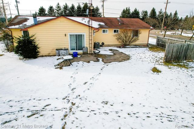 6101 Belsay Road, Grand Blanc, MI 48439