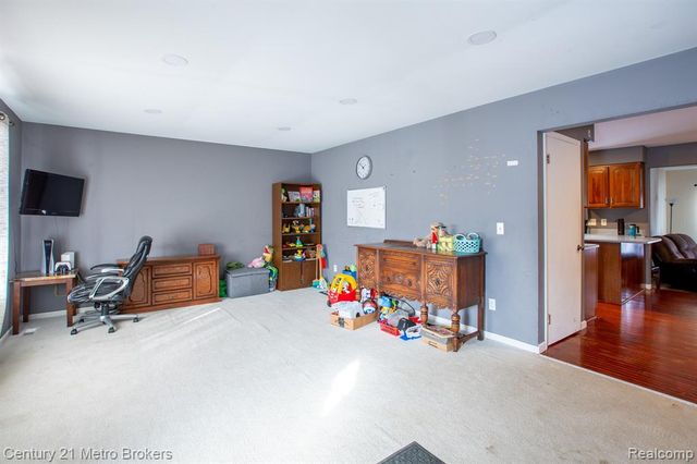 6101 Belsay Road, Grand Blanc, MI 48439