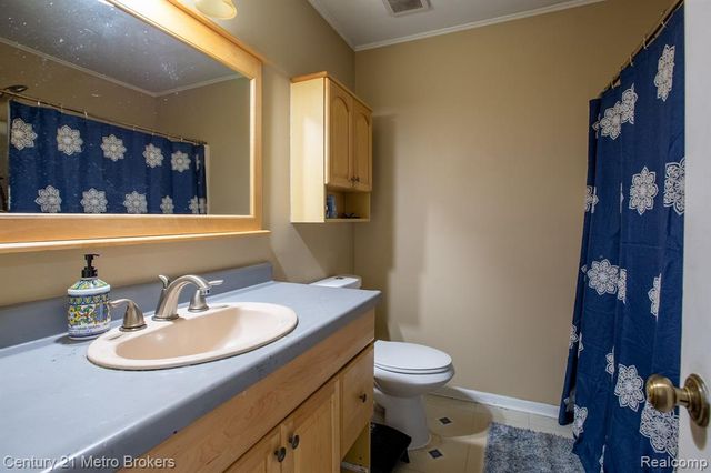 6101 Belsay Road, Grand Blanc, MI 48439